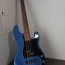 Squire Affinity Precision Bass and Wall Mount