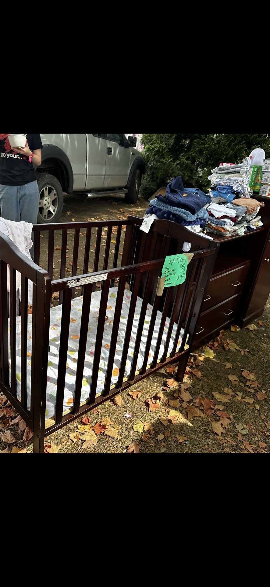 small baby crib with mattress