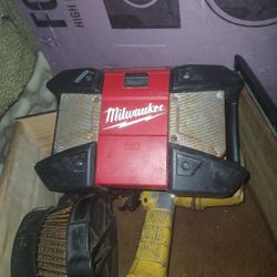 Milwaukee m twelve radio