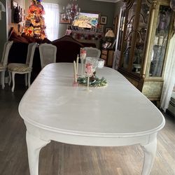 French County White Table With 6 Side Chairs And 2 Arm Chairs