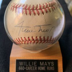 Willie Mays Autographed National League baseball for Sale in San