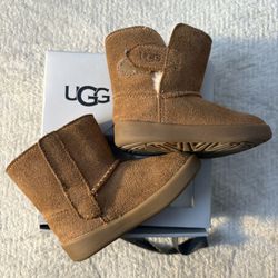 Baby UGGs Size 4/5 Medium