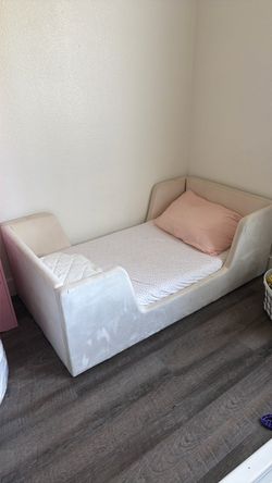 Toddler Bed Frame & mattress
