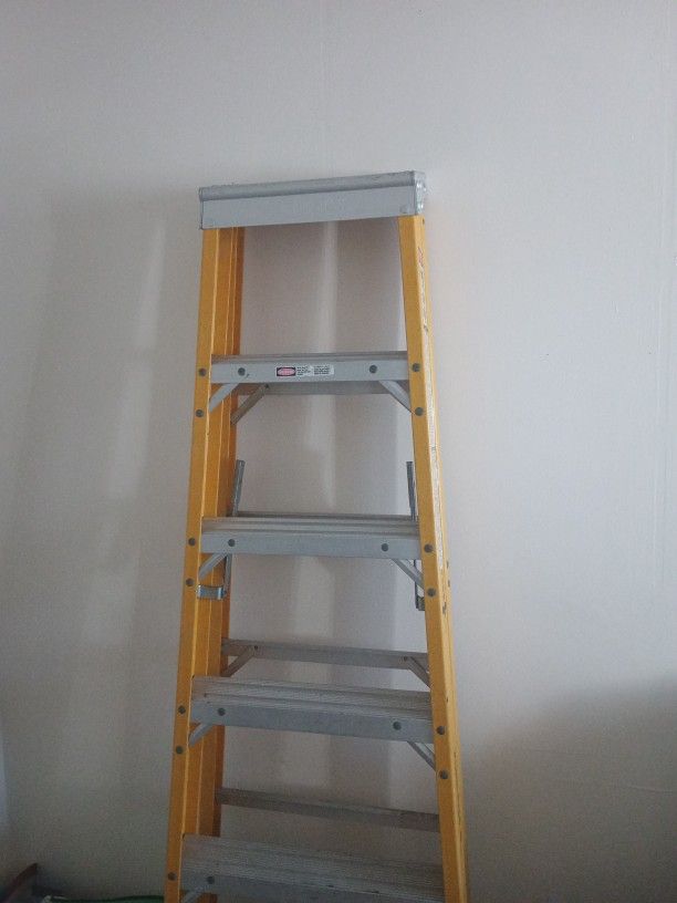 6' Fiberglass Ladder Husky Brand