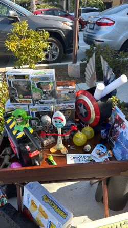 Collectibles and Toys Bundle Lot