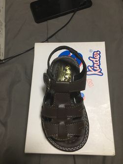 VENDO HUARACHE PARA NIÑOS SIZE 4.5