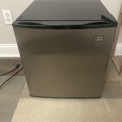 Avanti Mini Fridge, Black/Stainless Steel