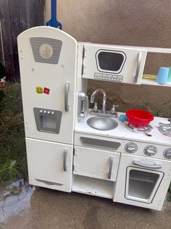play kitchen
