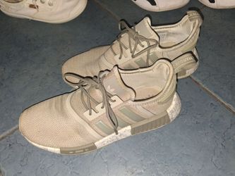 Adidas Men's 8.5 athletic shoe