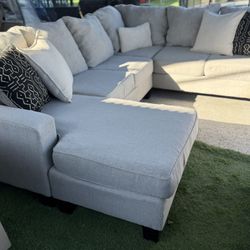 Light Gray Sectional Couch DELIVERY AVAILABLE 🚚