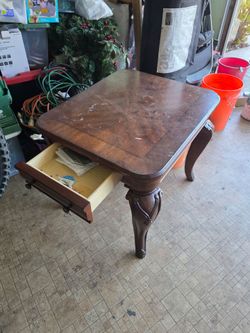 Corner table
