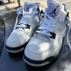 White/blue Jordan 4’s (size 10)