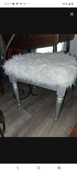Vanity seat