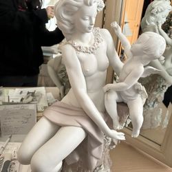 Lladró Figurine venus and cupid