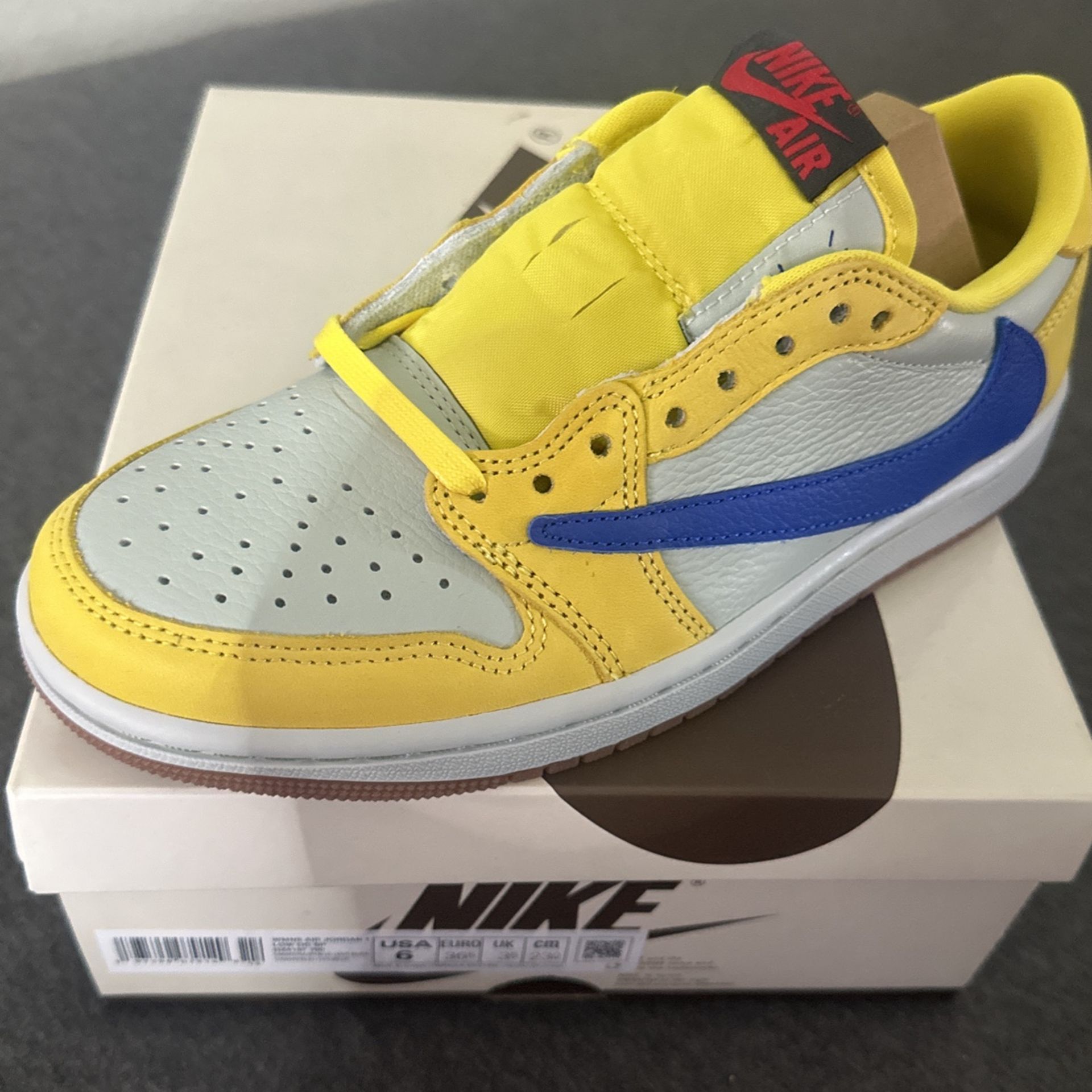 WMNS AIR JORDAN 1 LOW OG SP TRAVIS SCOTT CANARY 