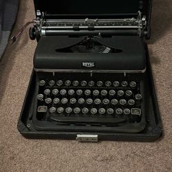 Royal Typewriter 