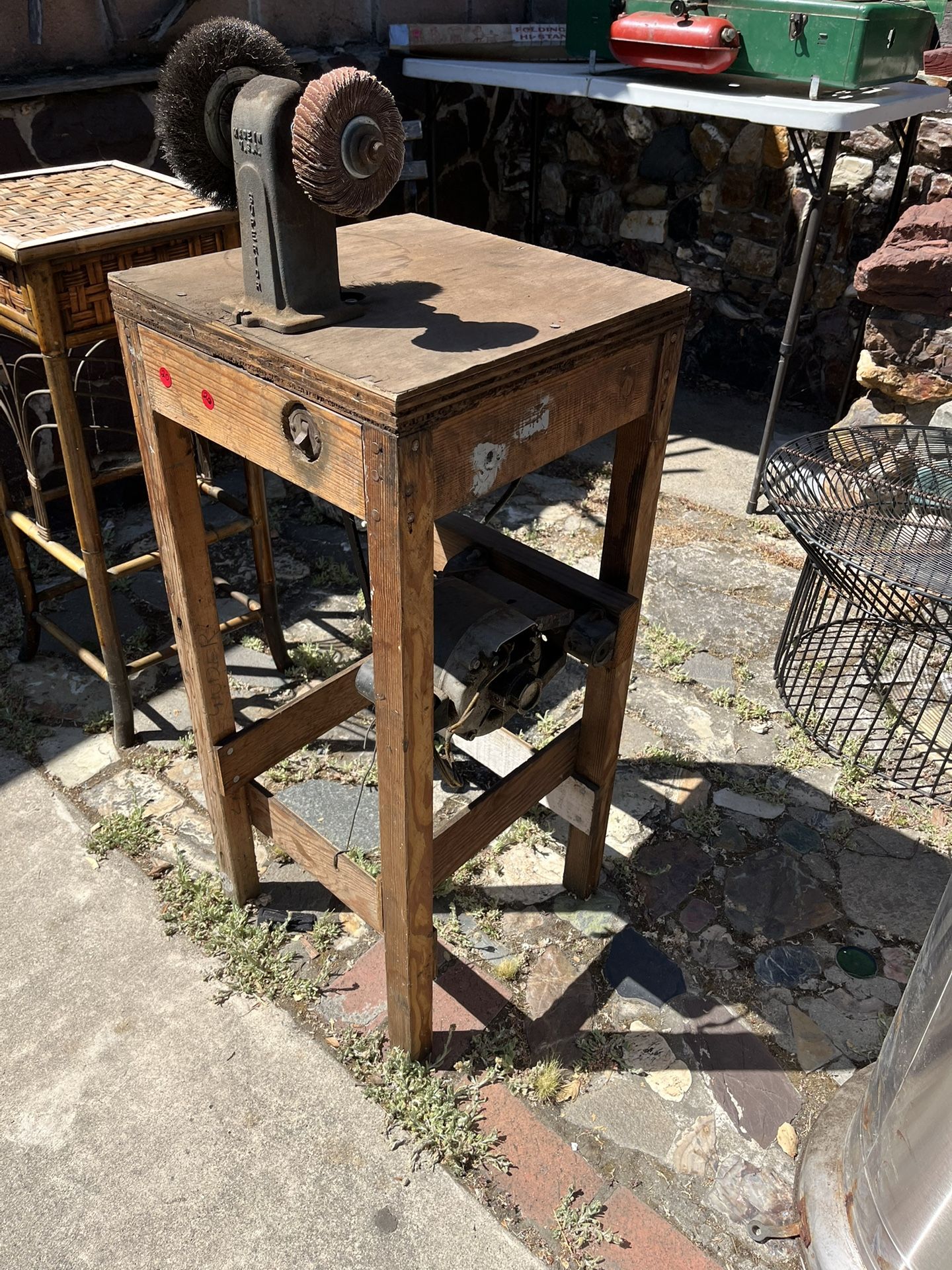 Grinder With Stand, Wire Wheel & Sanding Disk