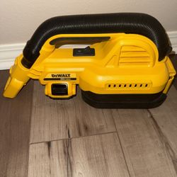 DEWALT Cordless vacuum 20v With Accessories