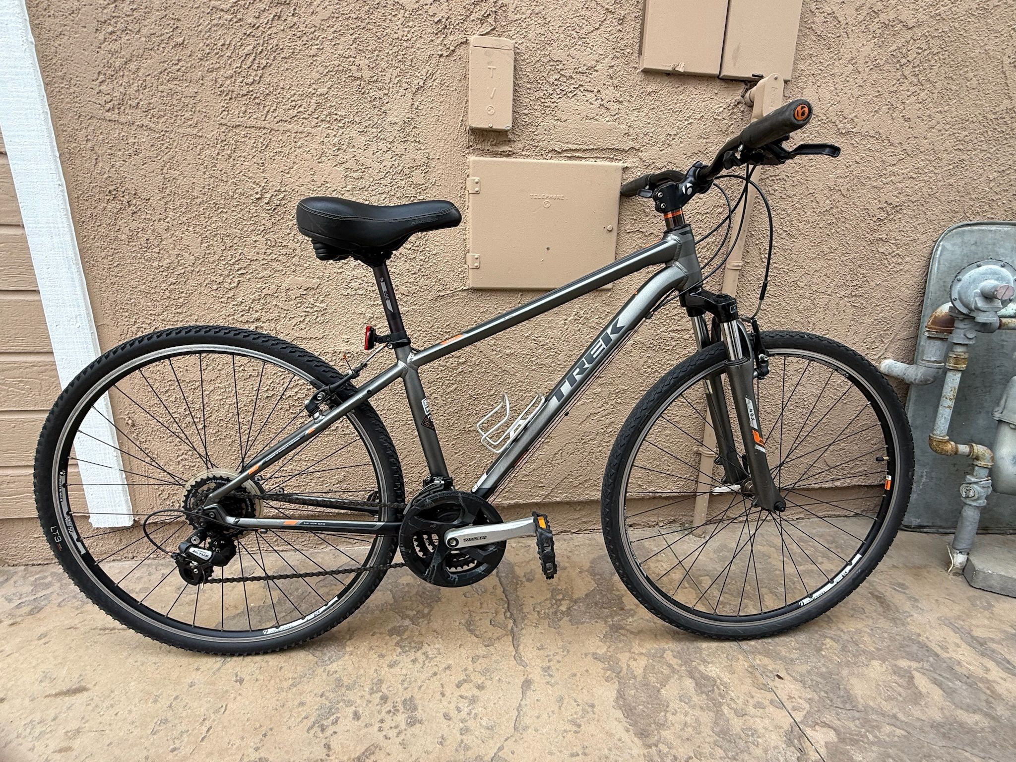 Trek 8.2 Ds Fx Hybrid Road Trail Bike Super Lighter Shimano Altus Commuter Bike This bike is fully tuned, dialed in and ready to ride, it does not ne