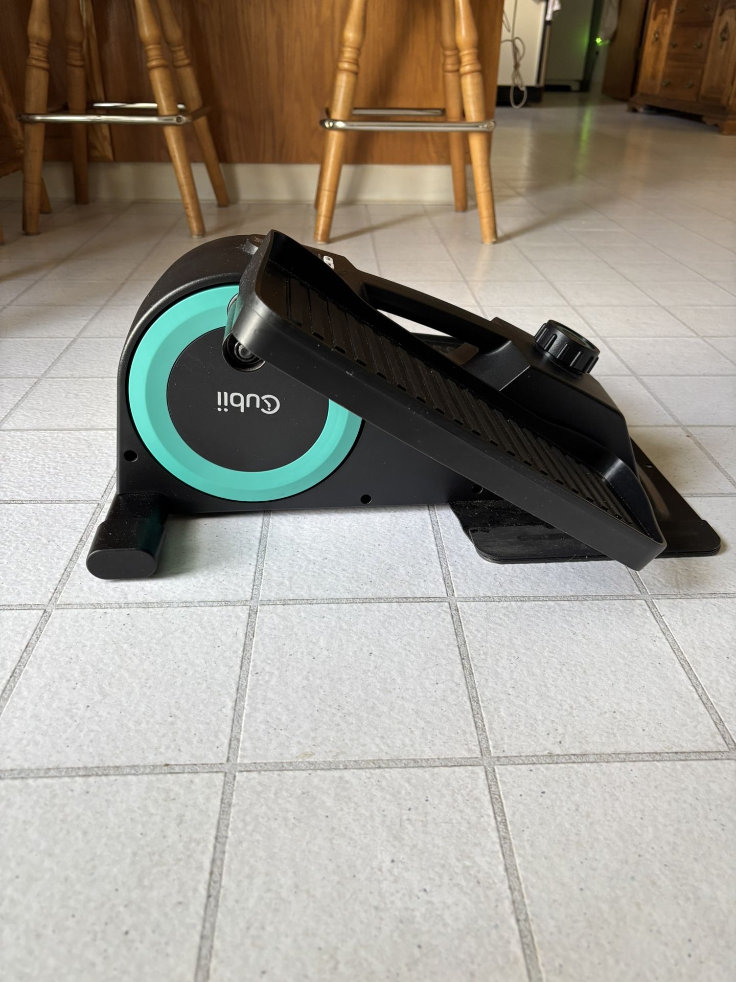 CUBII LEG EXERCISER
