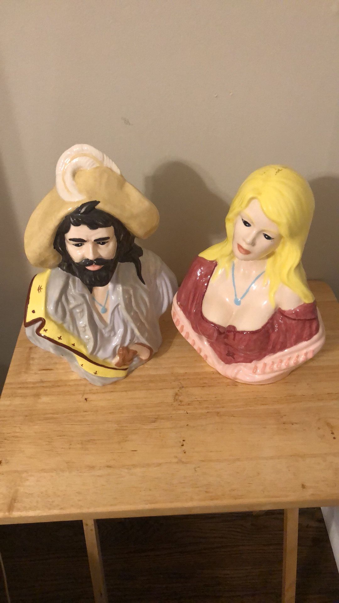 VTG PAIR HOLLAND MOLD PIRATE GYPSY WENCH CERAMIC STATUE FIGURINE BUST SET