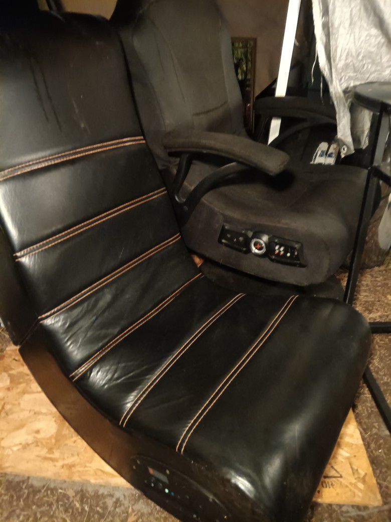 X Rocker Pro Series  4.1 Audio Gaming Chair - Black )