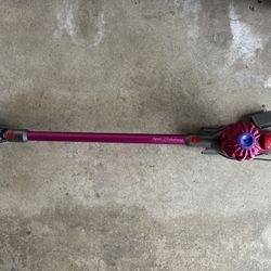 Dyson V7 Motorhead Cordless Stick Vacuum (Convertible to Handheld)