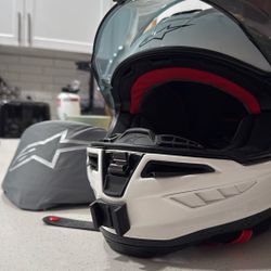 Alpinestars Supertech R10 Carbon Helmet