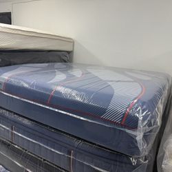 KING SIZE SEALY POSTUREPEDIC ELITE HYBRID (FIRM) MATTRESS & BOX SPRINGS BED SET
