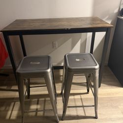 Table / Stools
