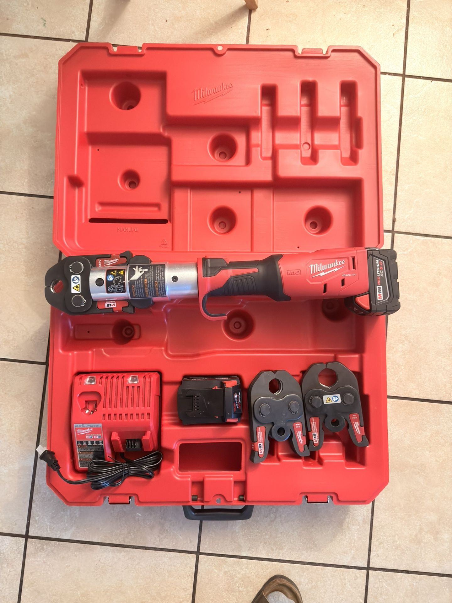 Milwaukee M18 FORCE LOGIC 2773-20L Long Throw Press Tool