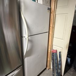Used Frigidaire Refrigerator 