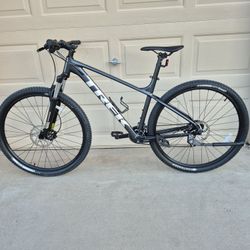 TREK MARLIN 5 MOUNTAIN BIKE, 29ER (LARGE FRAME)