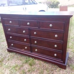 Beautiful Large Dresser $80 Delivery Available