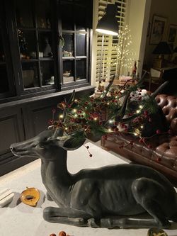 Beautiful Chesterfield Sofa. No Cushions To Sag.