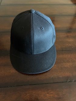 Black flex fit ball cap
