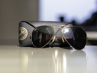 Classic Ray-Ban Aviator Sunglasses (RB3025) with Original Case