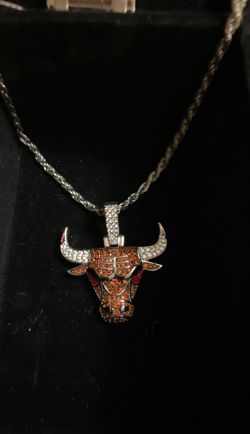 ICED CHICAGO BULLS CHAIN