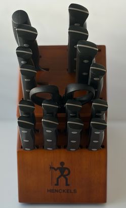 HENCKELS 17-Pc Forged Knife Set - Like New