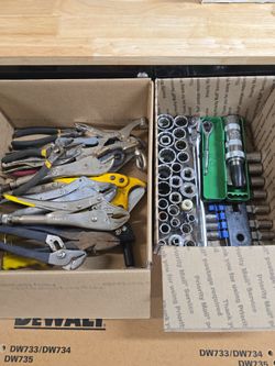 Mixed Hand Tool Lot – Pliers and Socket Set