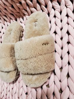 UGG Cozetta Genuine Shearling Slippers Women US Size 8 CHE color New