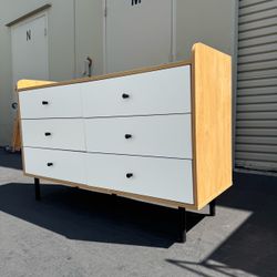 Mid Century Modern 6 Drawer Dresser Very Good Condition