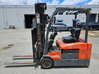 2010 Toyota electric forklift 3500 lbs 3 stage side shift, AC motors, compact