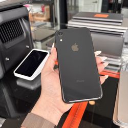 Apple iPhone XR 128GB! Unlocked to any company! 90 day warranty!