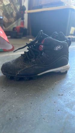 Softball cleats