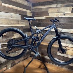 2022 Trek Slash 8 Full Suspension Mountain Bike