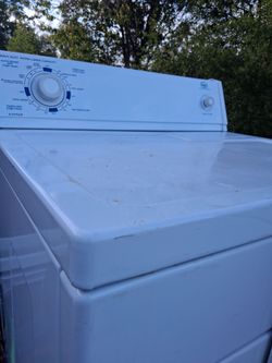 Roper washer&dryer set by whirlpool b