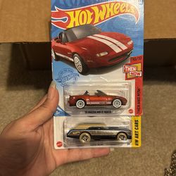 2 hotwheel cars