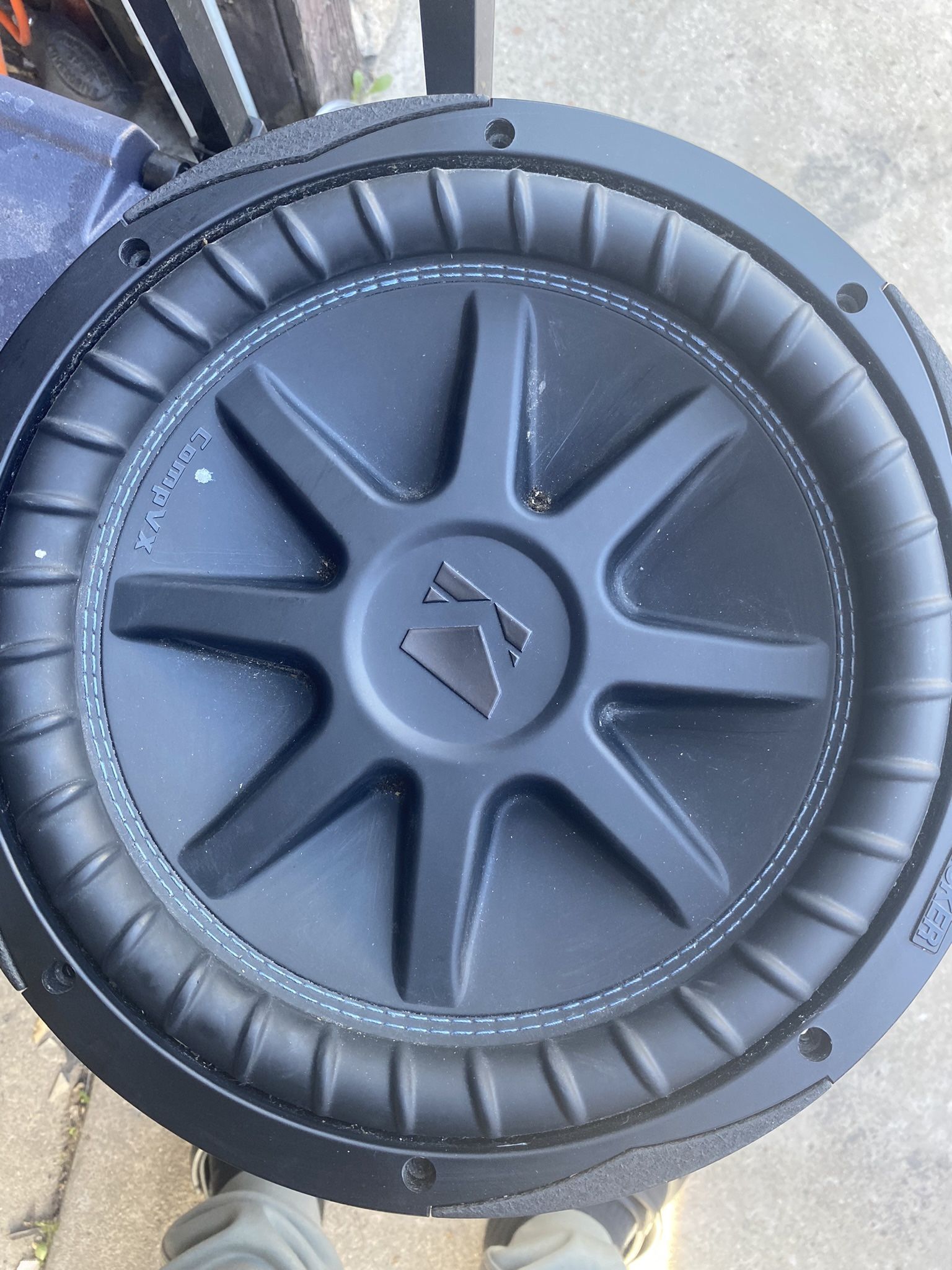 Kicker 12” Cvx 1500 watts 750 Rms Dual Voice Coil $400 Don't waste