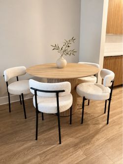 Elegant 47” Round  Dining Table with 4 Boucle Chairs